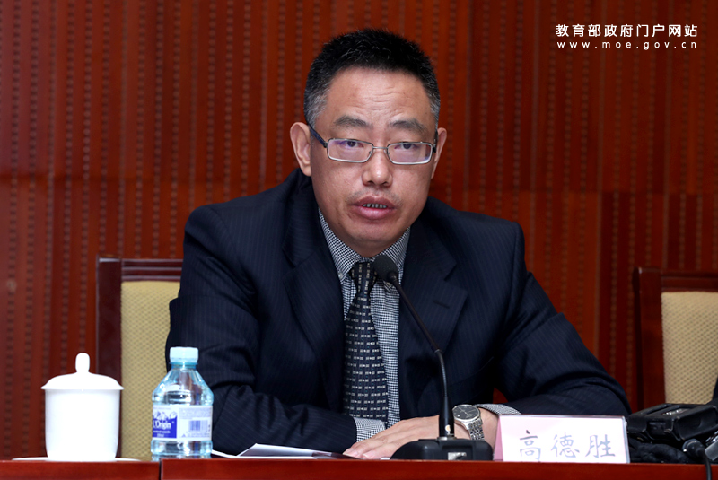 高德胜介绍义务教育道德与法治教材有关情况.jpg